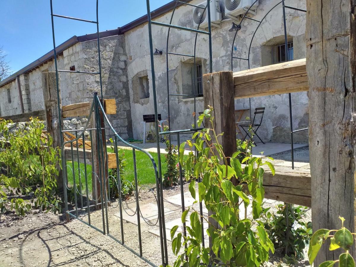 Gibbesi Country Farm Piccolo Cottage Naro Екстериор снимка