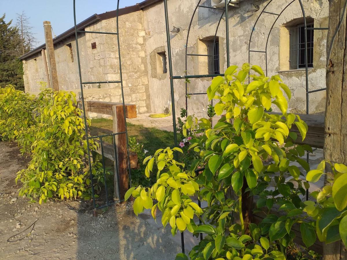 Gibbesi Country Farm Piccolo Cottage Naro Екстериор снимка